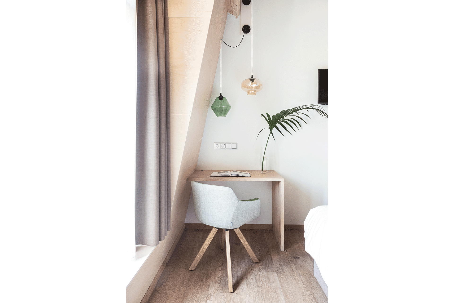 design stoel hotelkamer plant groen hout hotel designhotel vught den bosch passief huis