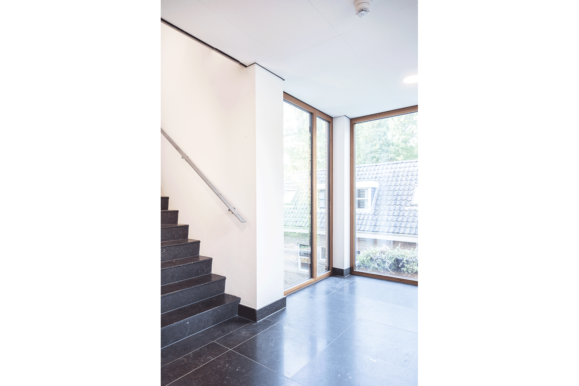 hotel lobby hoteldesign natuursteen uitzicht licht duurzaam passief huis
