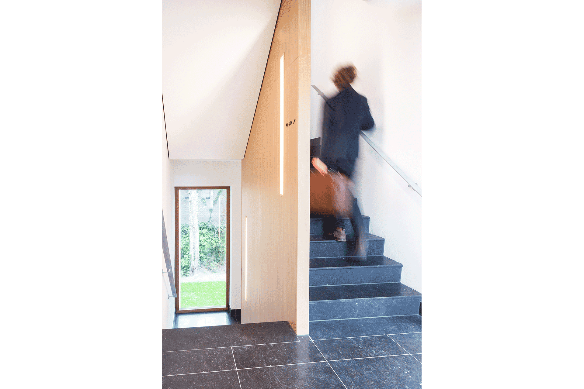 trap natuursteen hotel uitzicht hout hoteldesign duurzaam